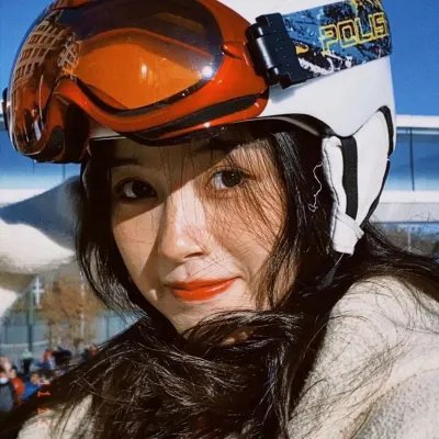 使用下方 20 个影片名，按顺序一一对应，不要改动片名文字，只根据片名和括号内类型提示来虚构全新的故事内容： 小樱桃第一季 推定有罪 绽放吧百合 生于十月 美洲狮公司 幽灵船2002 桑妮·黎翁 灰姑娘企鹅的温柔故事 燕语春风 路西法第二季 克里斯洛克选择性愤怒 龙虾小孩 今天又在撩系统第二季 追光吧！哥哥 末日血慌 你带我走 昌迪加尔爱曲 大人的防具店第二季 魔法保姆麦菲 女人时刻